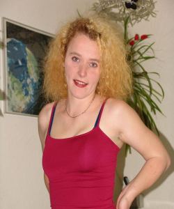 <p class='ppt-number'>221 779 + PIN 044</p><p class='ppt-pricing-de'>1,99 Euro/Min.</p>