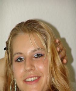 <p class='ppt-number'> 221 779 + PIN 046</p><p class='ppt-pricing-de'>1,99 Euro/Min.</p>