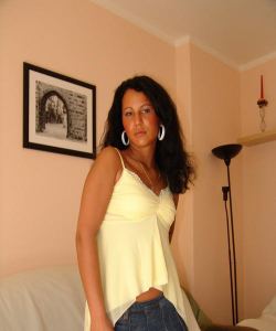 <p class='ppt-number'>221 779 + PIN 042</p><p class='ppt-pricing-de'>1,99 Euro/Min.</p>