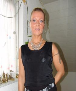 <p class='ppt-number'>221 779 + PIN 049</p><p class='ppt-pricing-de'>1,99 Euro/Min.</p>